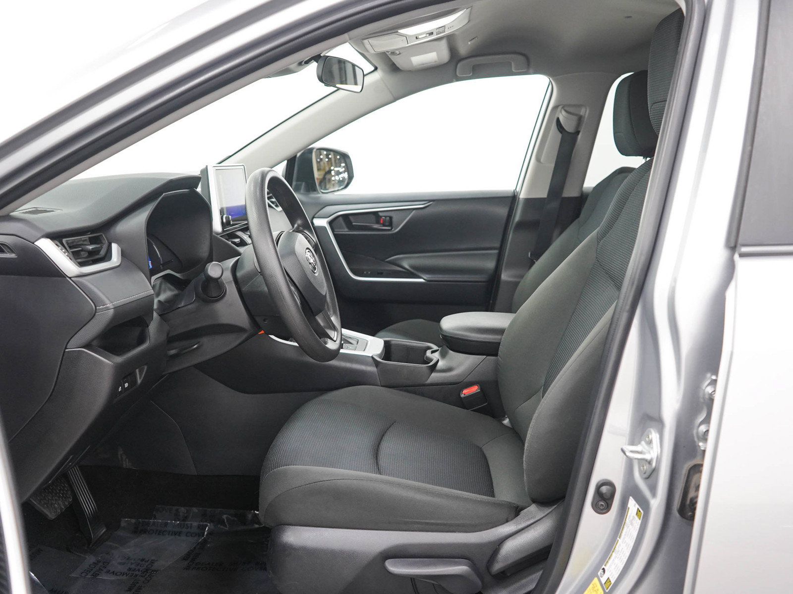 Used 2025 Toyota RAV4 LE AWD/4WD image 22