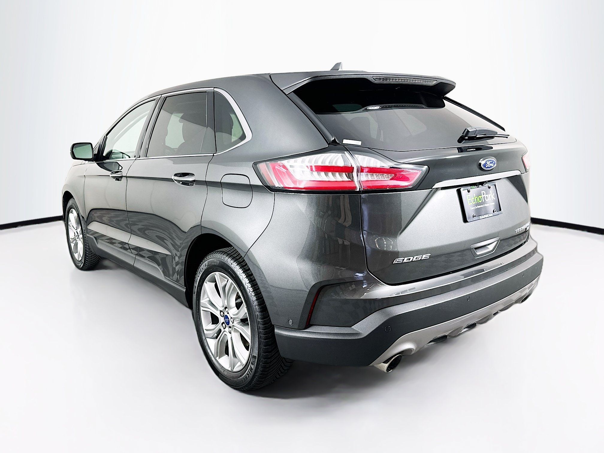 Used 2019 Ford Edge Titanium w/ Equipment Group 301A FWD image 5
