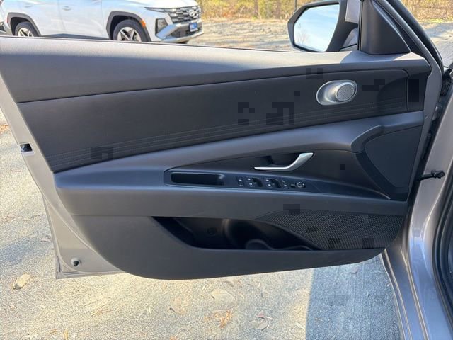 Certified 2025 Hyundai Elantra SE image 16