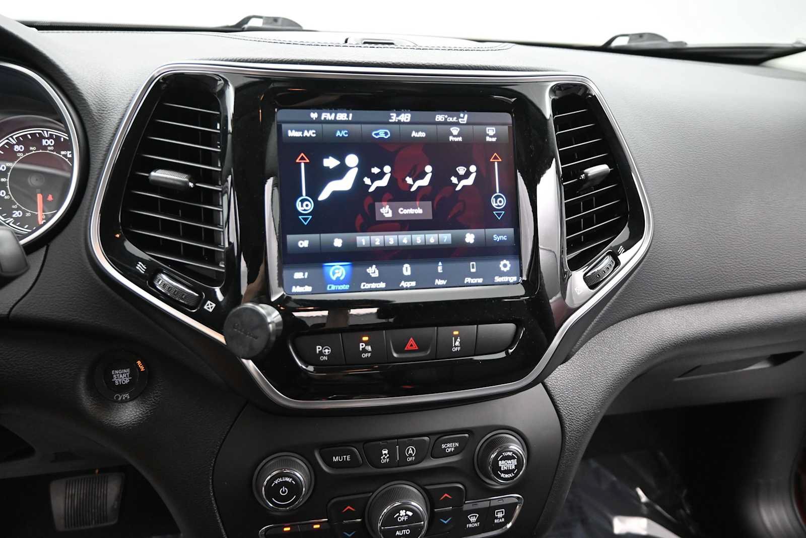 Used 2021 Jeep Cherokee Limited w/ Elite Package AWD/4WD image 18