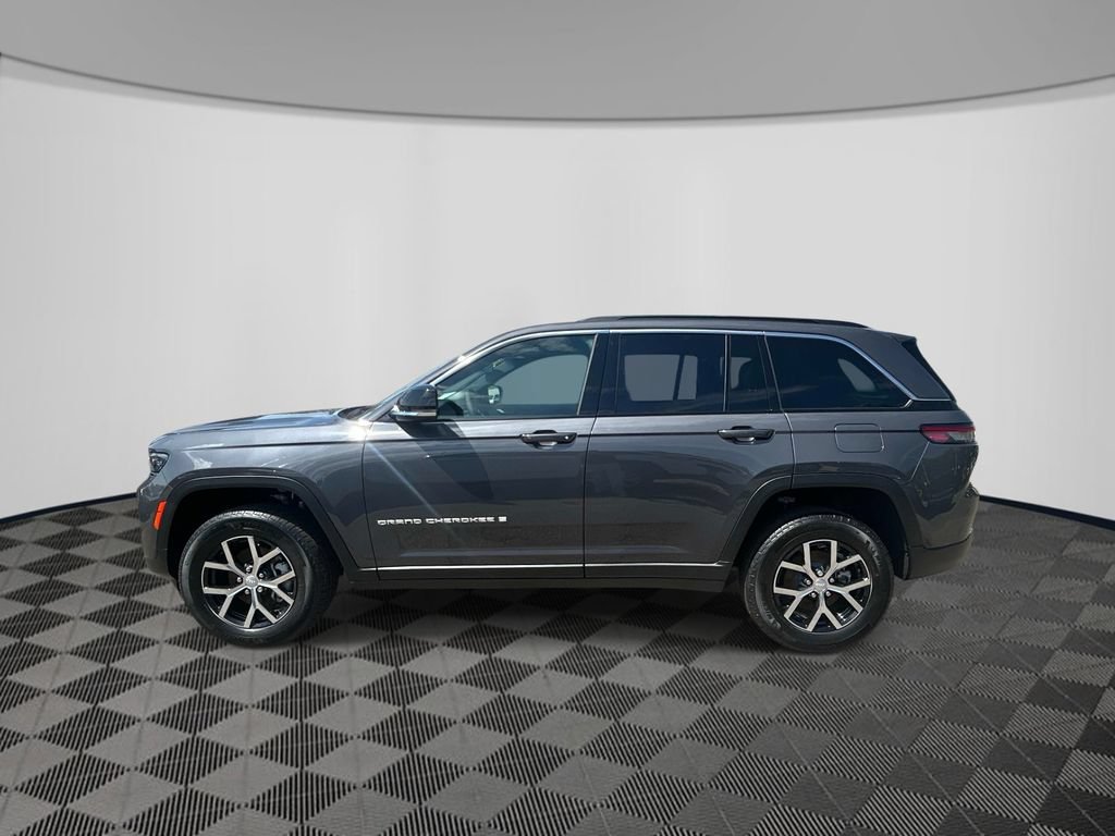 Used 2025 Jeep Grand Cherokee Limited AWD/4WD image 2