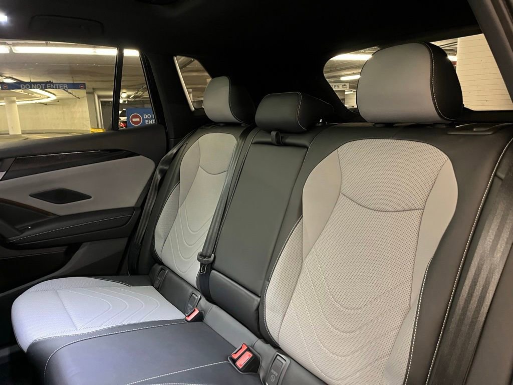 Used 2025 Volkswagen Tiguan SE R-Line image 20