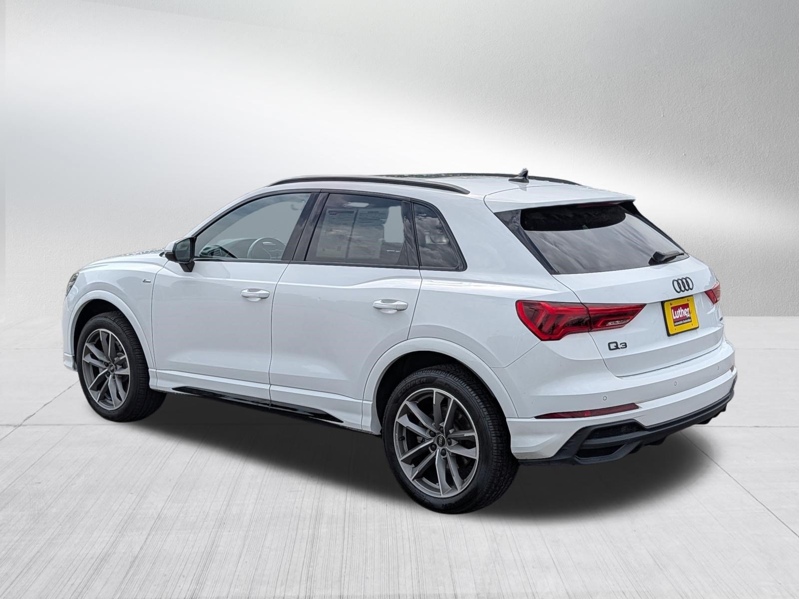 Used 2023 Audi Q3 2.0T Premium w/ Black Optic Sport Package AWD/4WD image 5