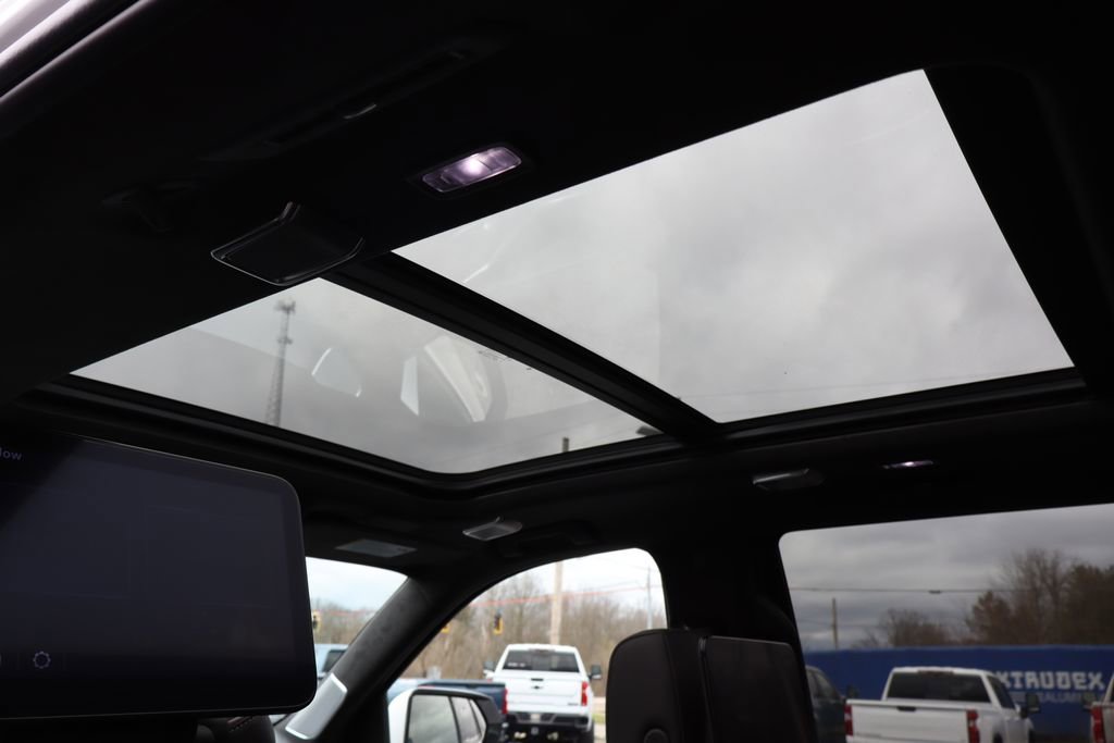 Used 2024 Cadillac Escalade Sport Platinum w/ LPO, ONYX Package image 23