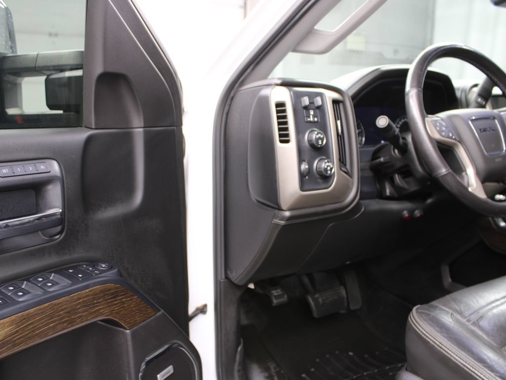 Used 2017 GMC Sierra 2500 Denali w/ Duramax Plus Package AWD/4WD image 42