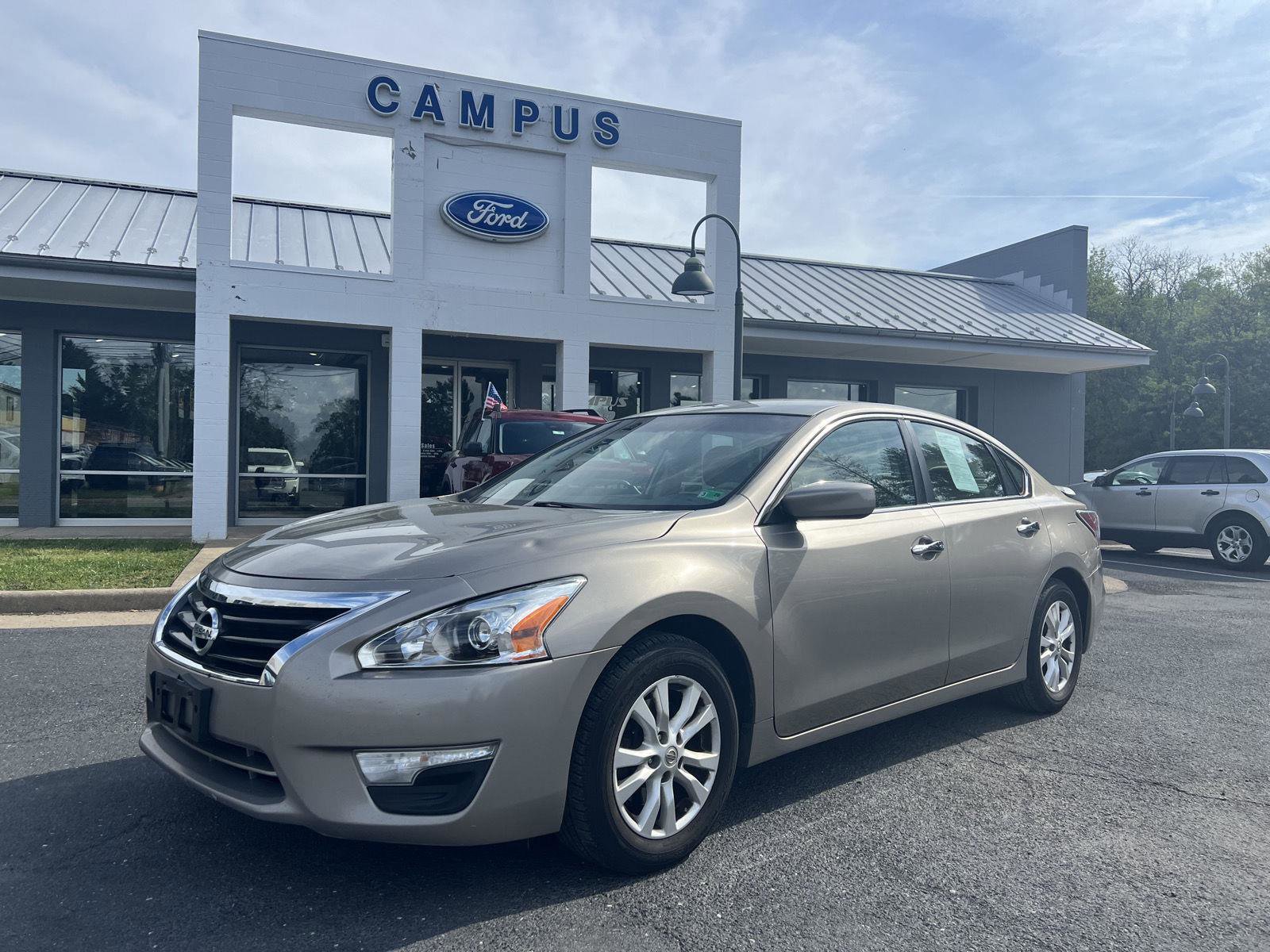 Used 2014 Nissan Altima 2.5 S w/ Sport Value Package FWD image 1