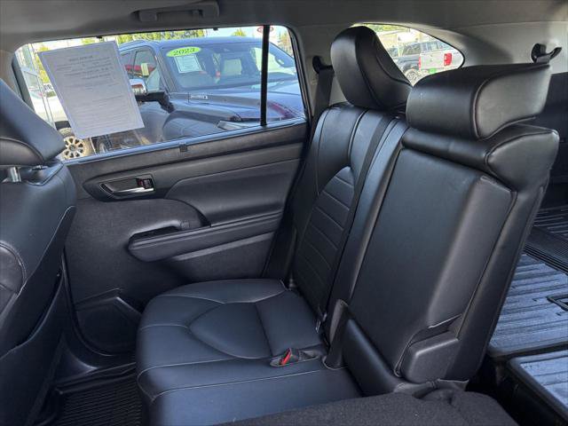 Certified 2021 Toyota Highlander XLE AWD/4WD image 18