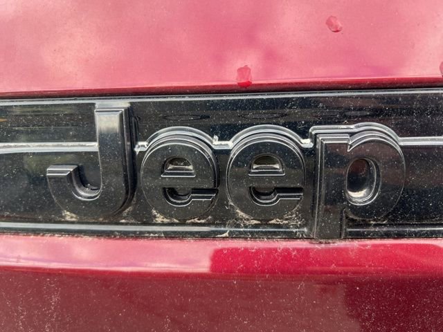 Used 2025 Jeep Grand Cherokee Altitude image 7