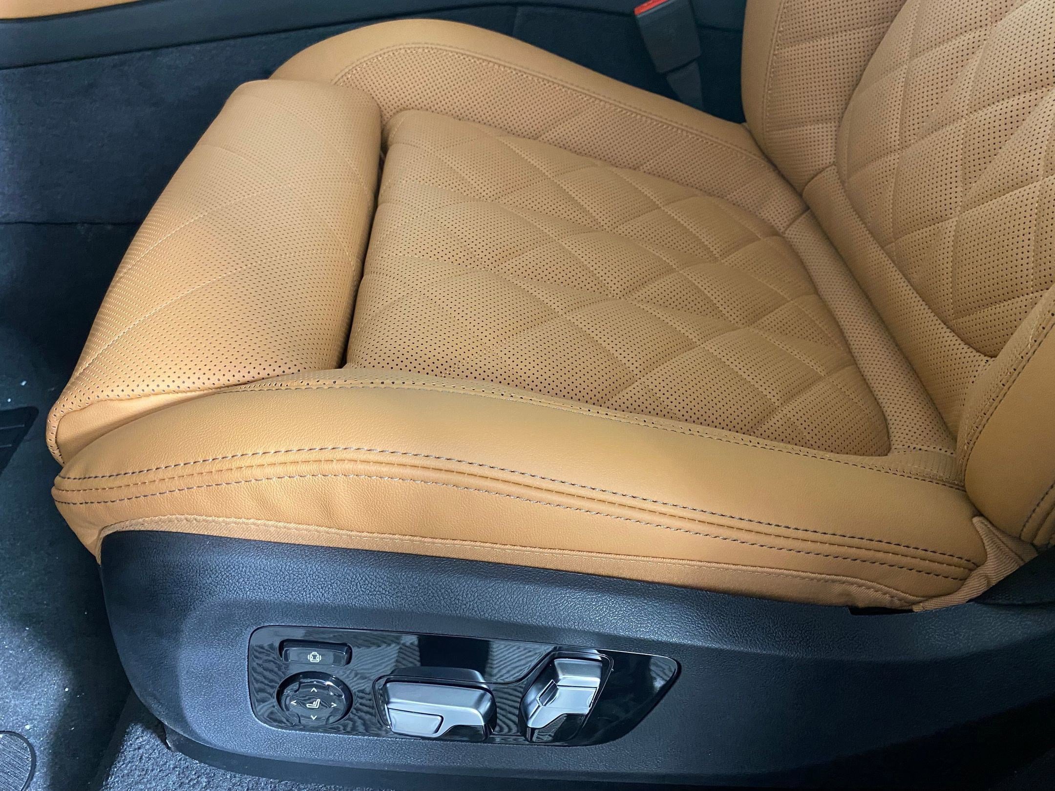 Used 2026 BMW X5 xDrive50e w/ M Sport Package image 11