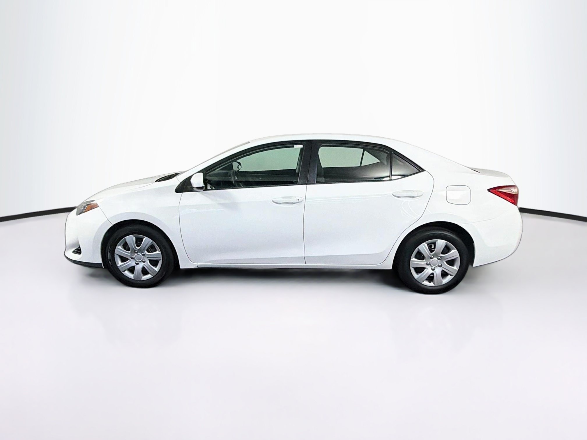 Used 2018 Toyota Corolla LE FWD image 4