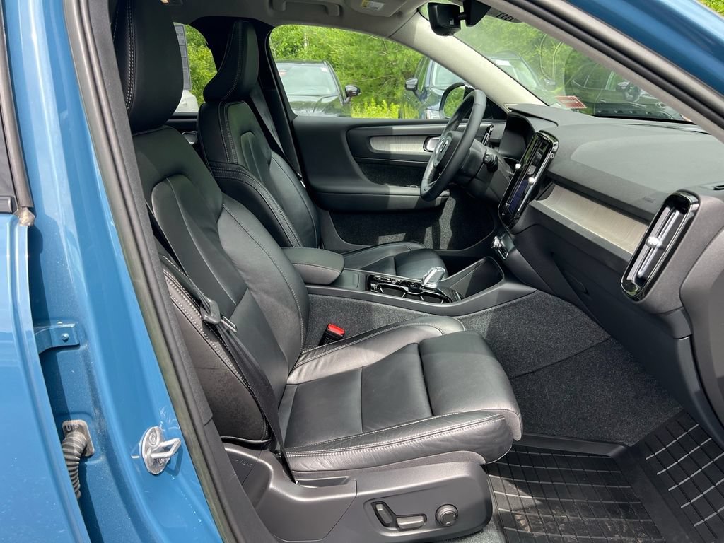 Certified 2023 Volvo XC40 B5 Plus w/ Driver Assist Package AWD/4WD image 27