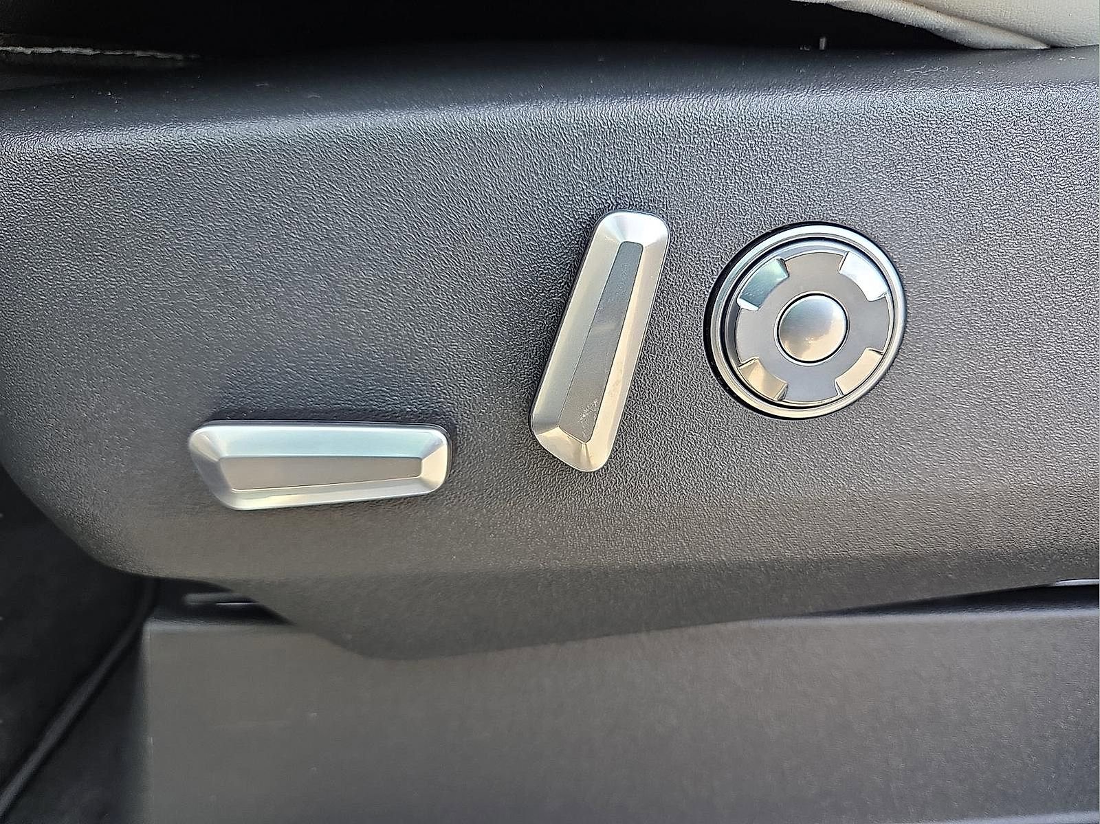 New 2026 Lincoln Navigator Reserve image 16