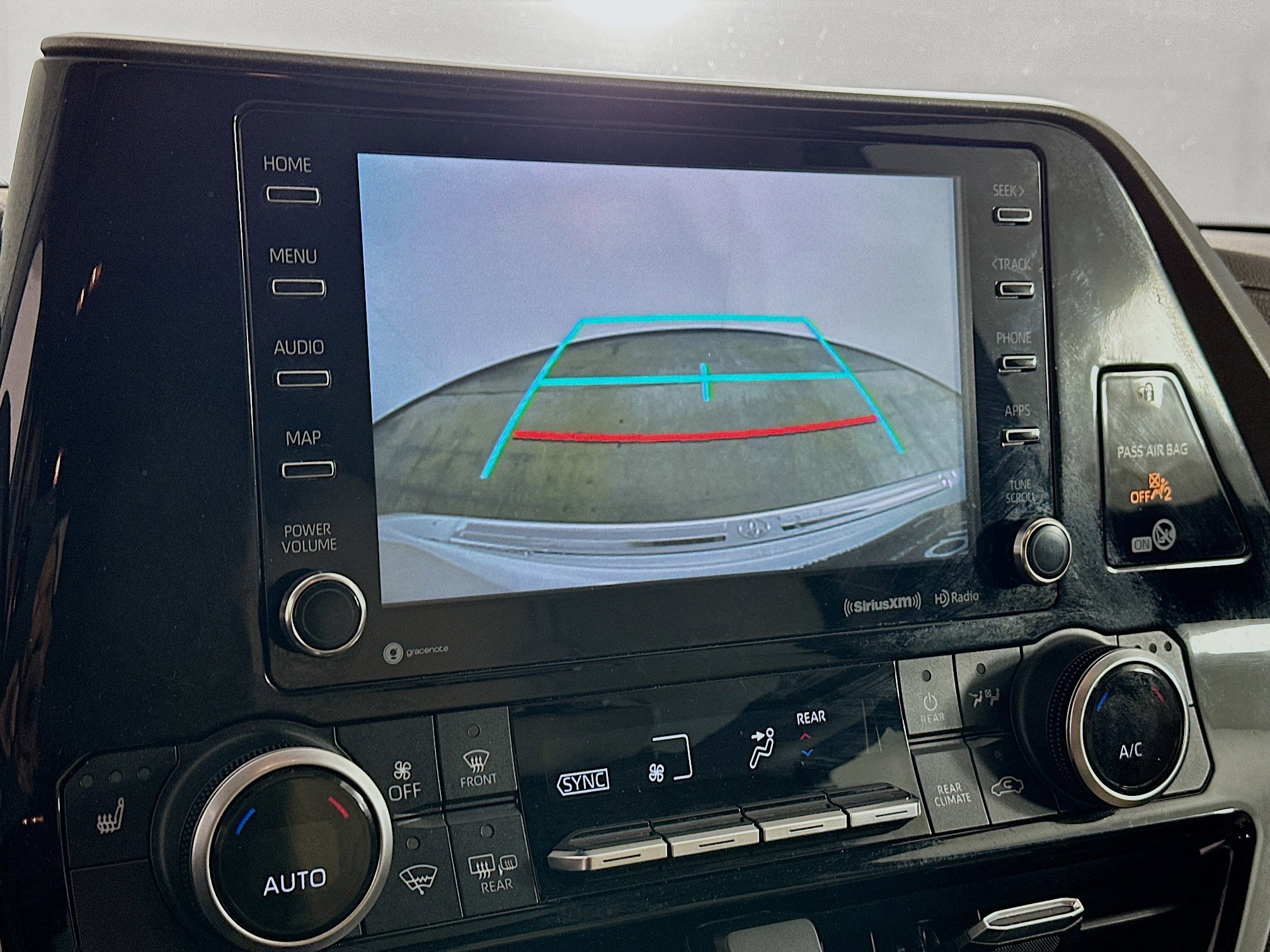 Used 2020 Toyota Highlander XLE image 22