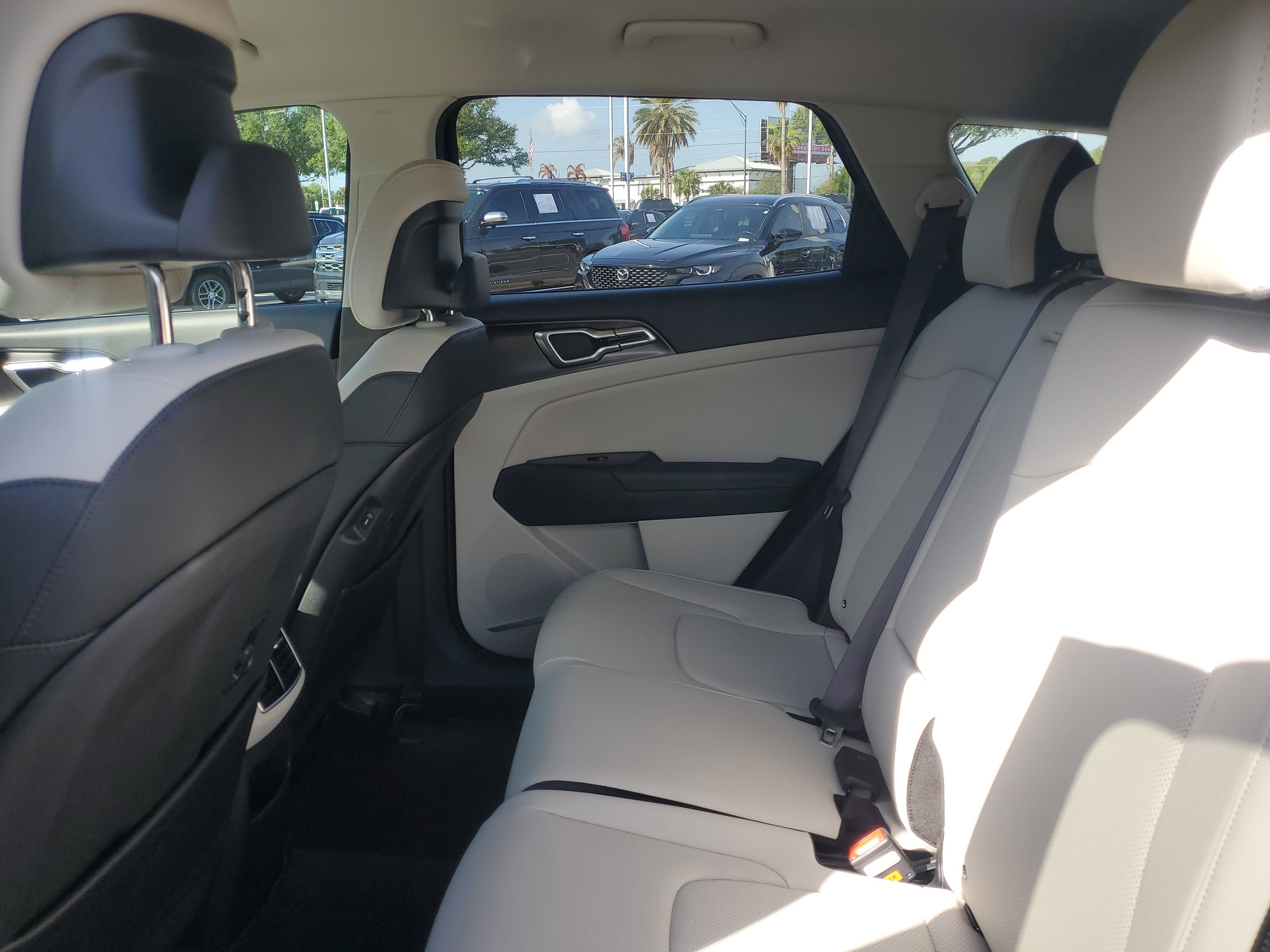 Used 2025 Kia Sportage EX image 12