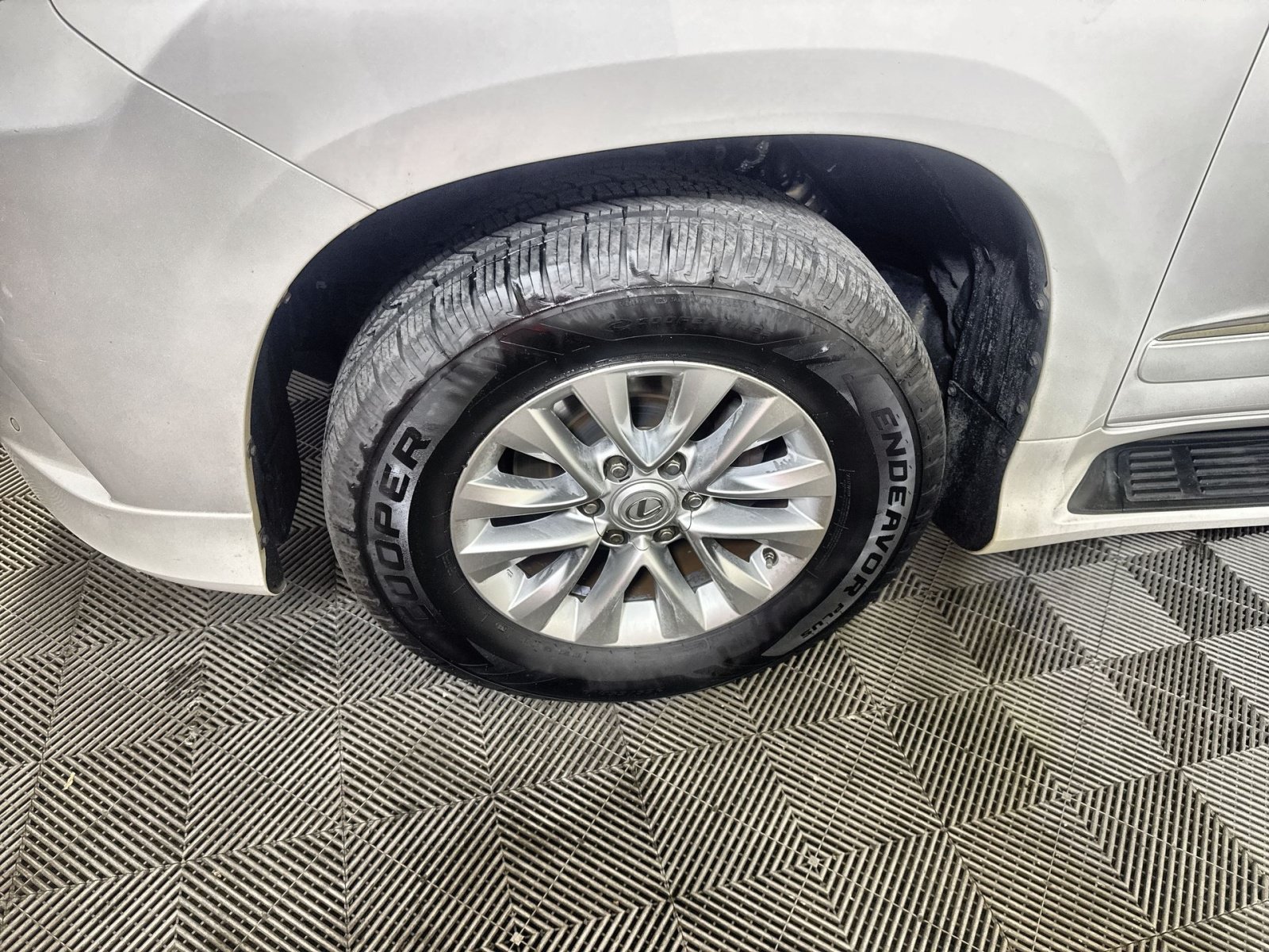 Used 2016 Lexus GX 460 w/ Premium Package AWD/4WD image 12