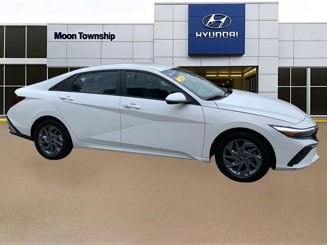 Certified 2024 Hyundai Elantra SEL FWD image 1