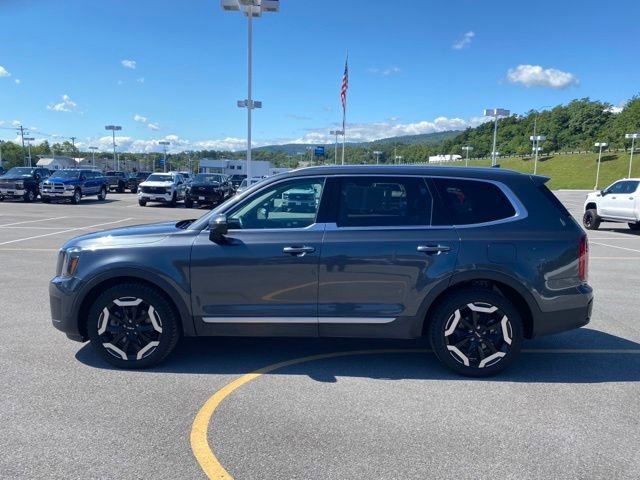 Used 2023 Kia Telluride S image 2