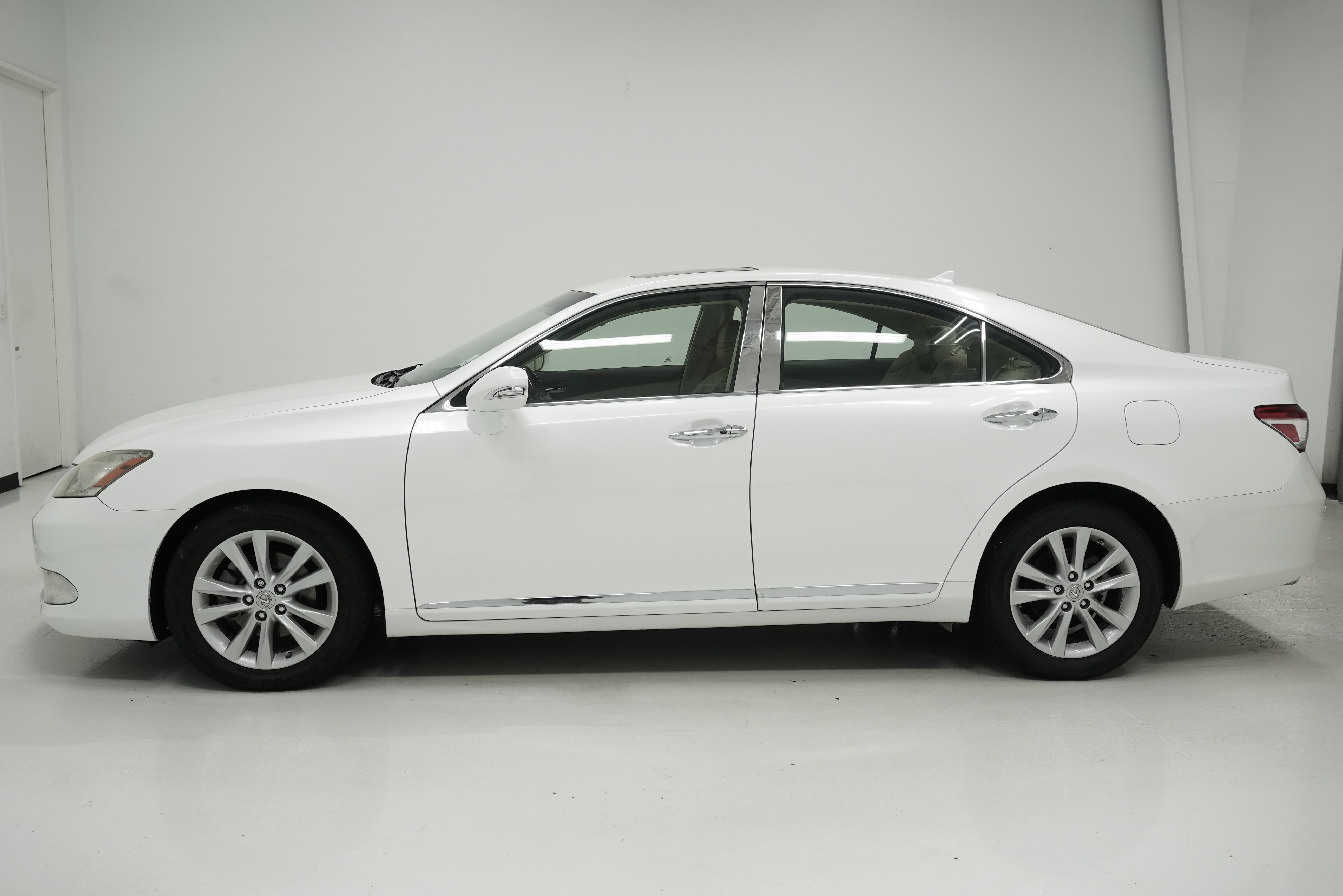 Used 2011 Lexus ES 350 FWD image 6