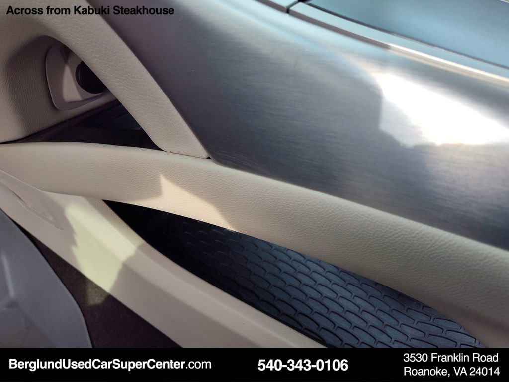 Used 2020 Lincoln Nautilus Premier w/ Equipment Group 101A image 28