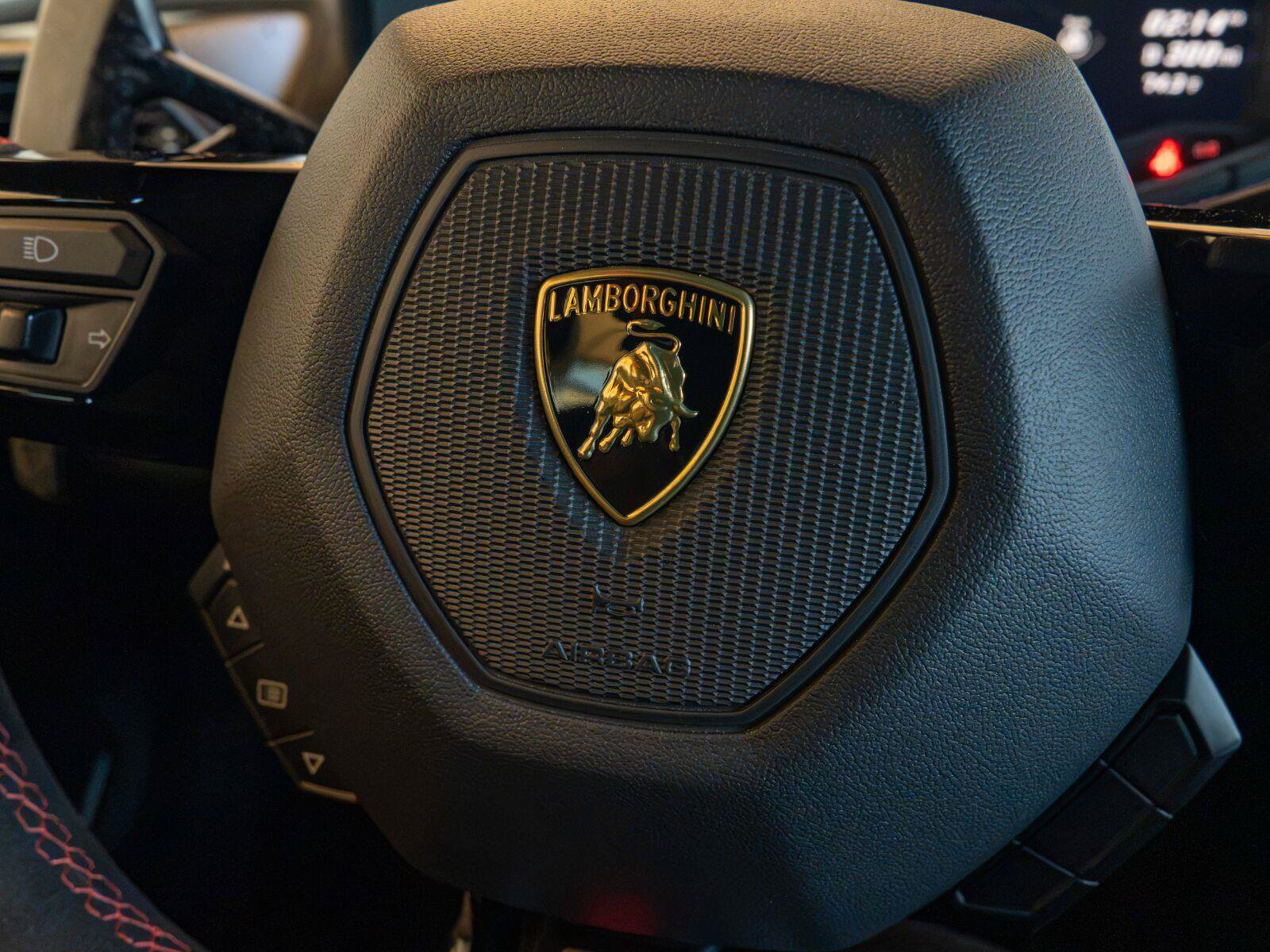 Used 2018 Lamborghini Huracan Performante AWD/4WD image 57