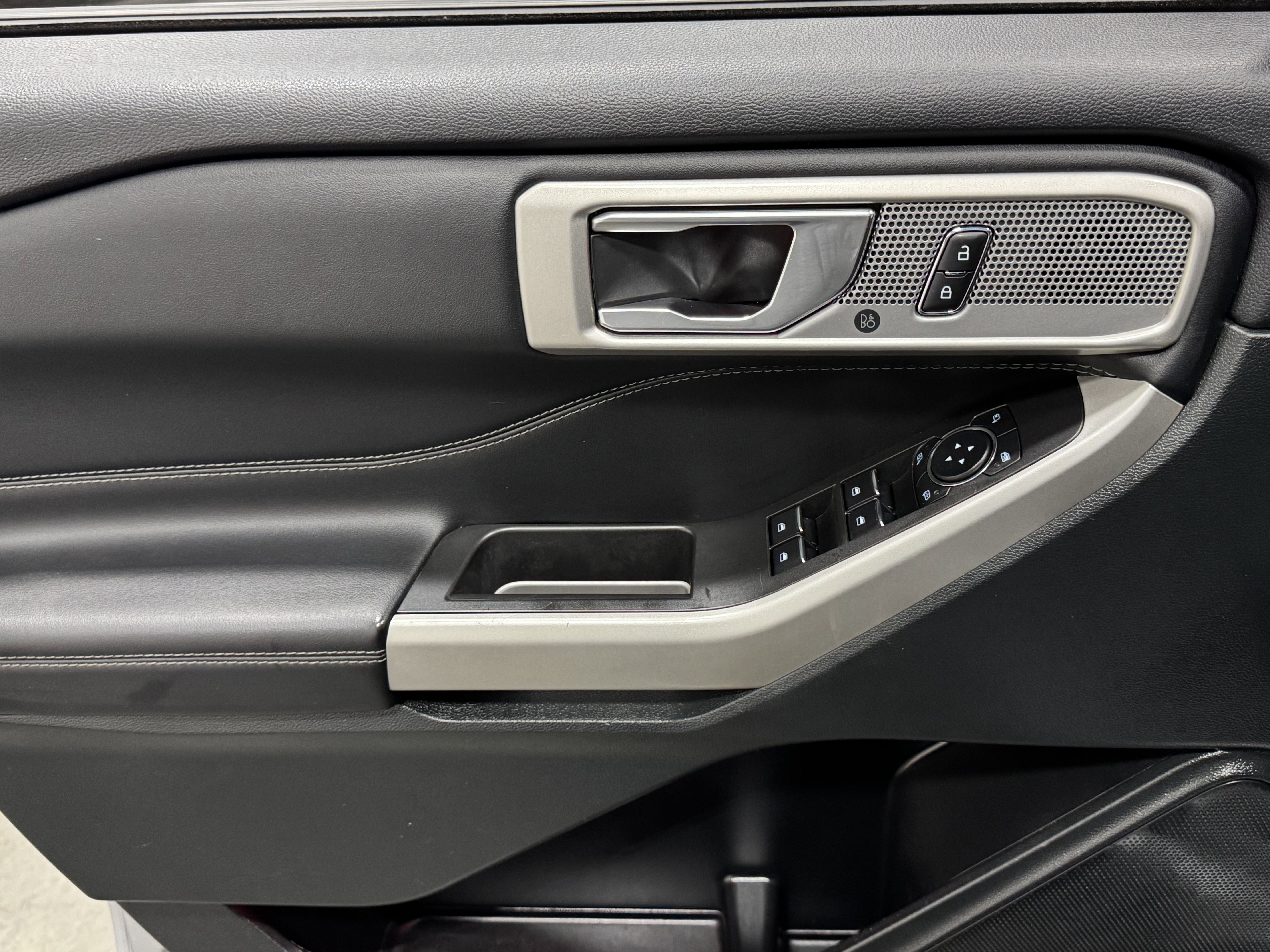 Used 2024 Ford Explorer Limited image 19