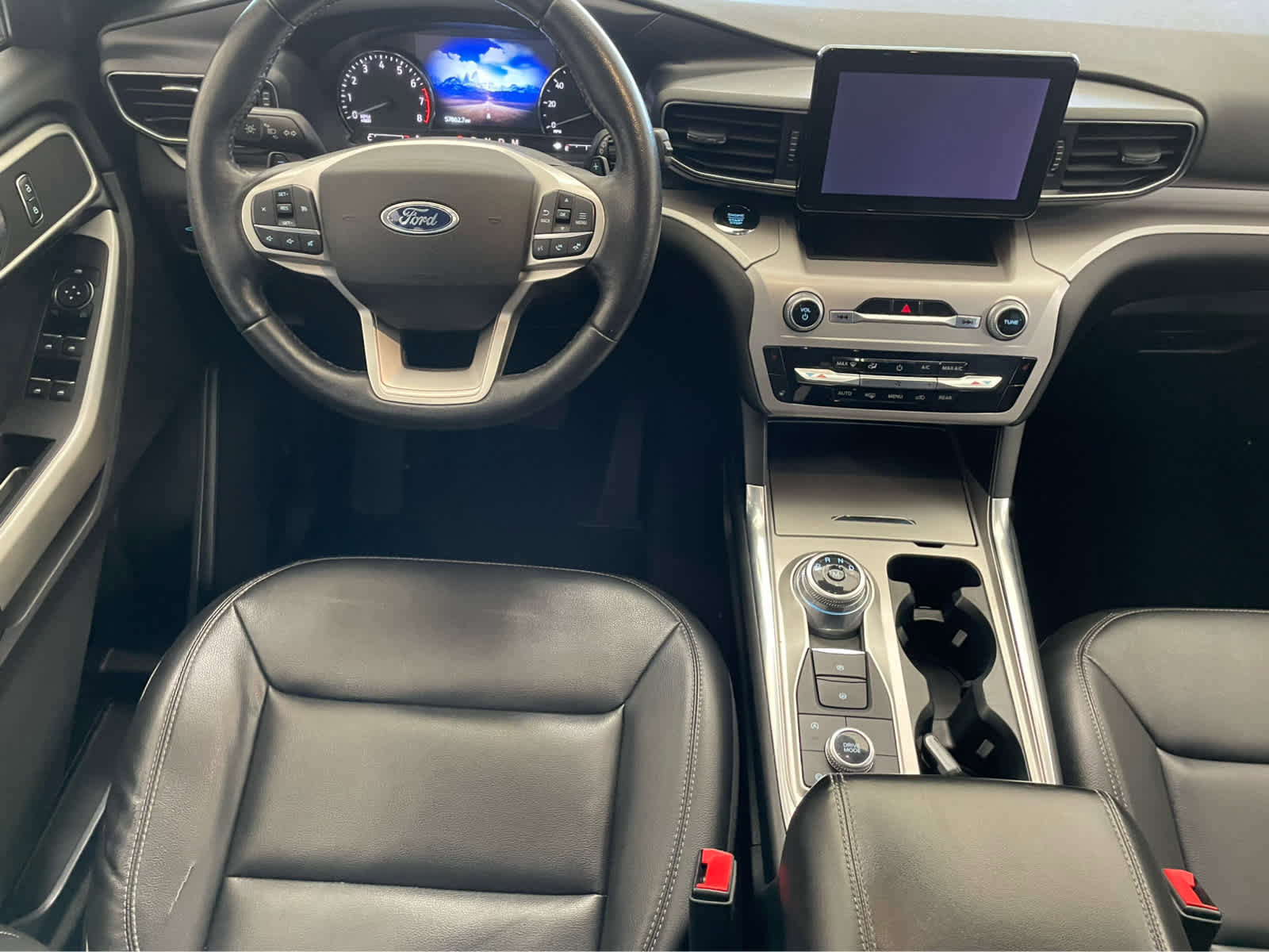 Used 2020 Ford Explorer XLT w/ Equipment Group 202A AWD/4WD image 9