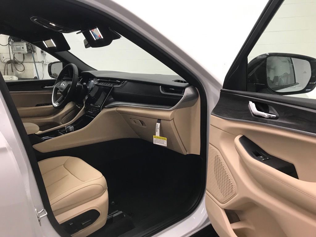 New 2025 Jeep Grand Cherokee L Limited image 42