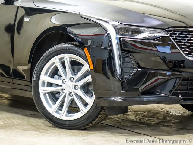 Used 2025 Cadillac CT4 Luxury image 3