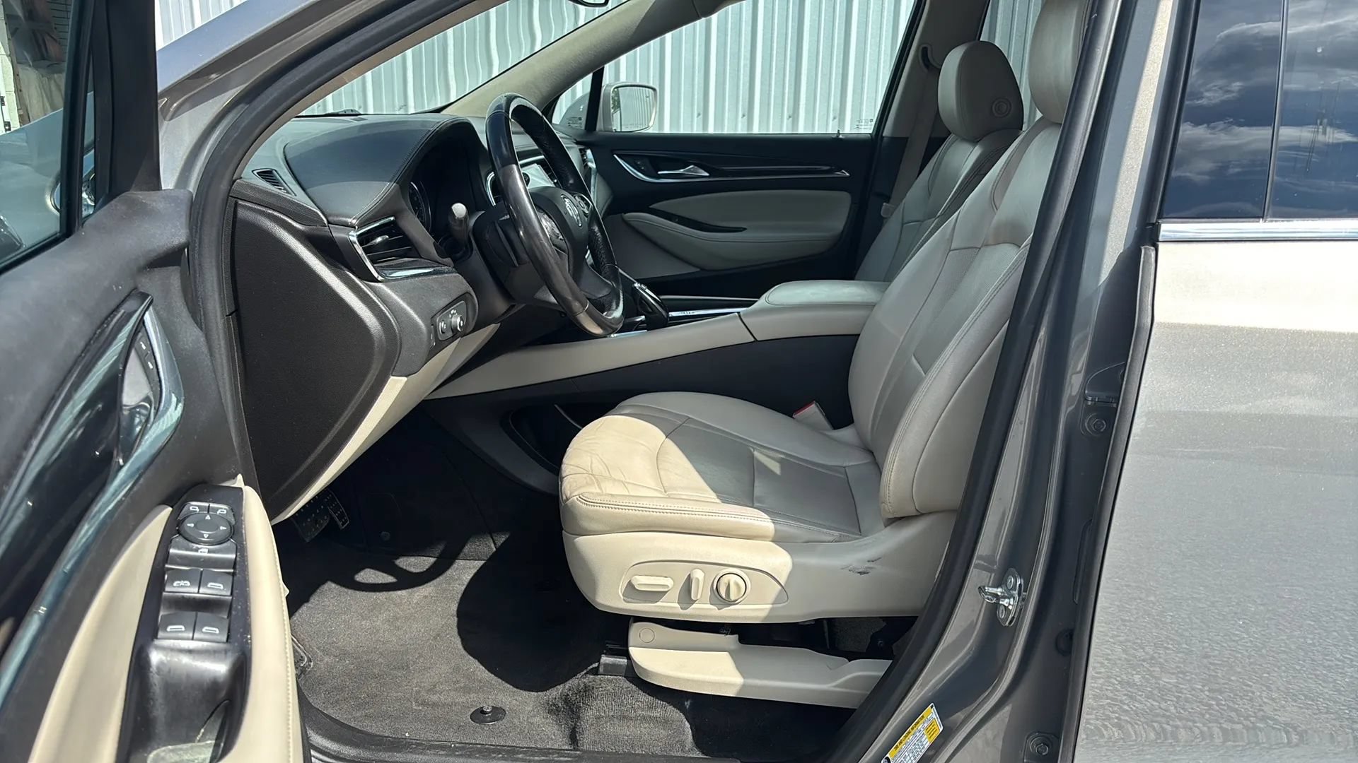 Used 2018 Buick Enclave Essence AWD/4WD image 22