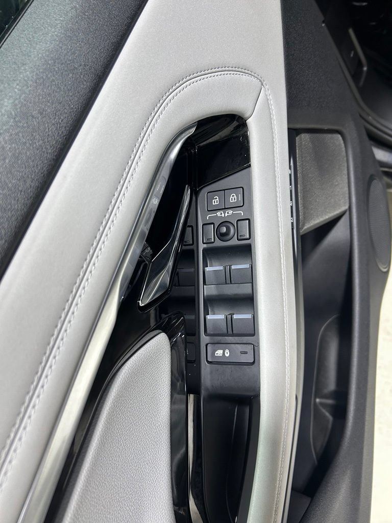 Used 2023 Land Rover Range Rover Evoque R-Dynamic SE AWD/4WD image 11