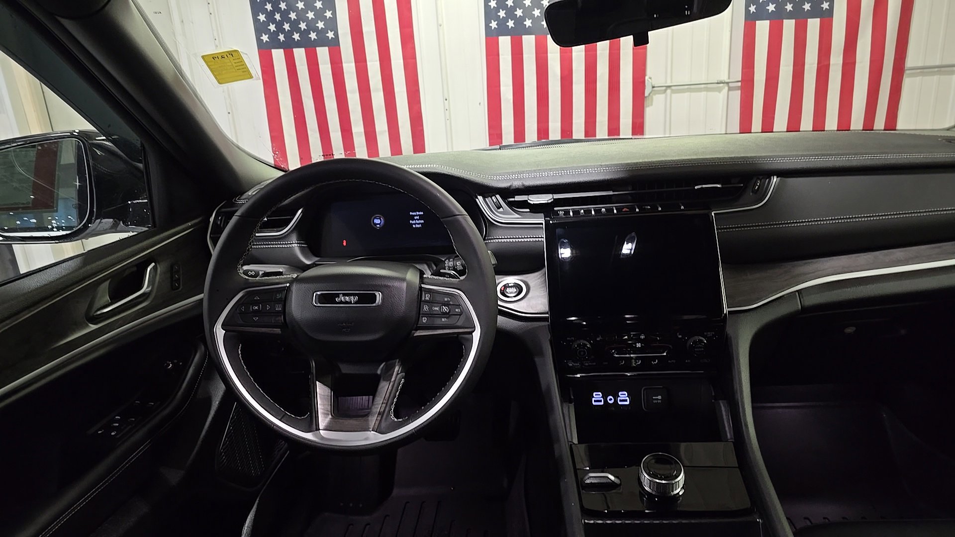 Used 2025 Jeep Grand Cherokee L Limited w/ Black Appearance Package image 17