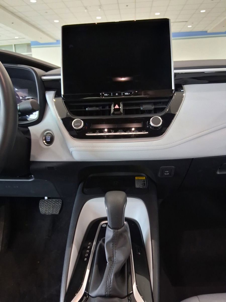 Used 2025 Toyota Corolla SE w/ SE Premium Package image 12