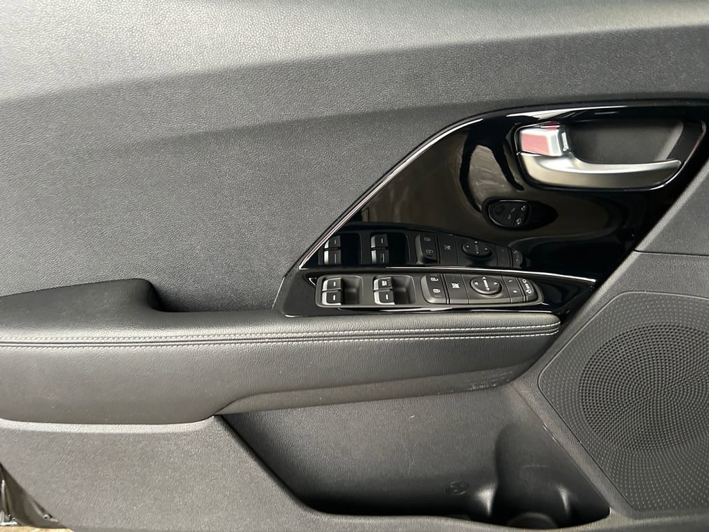 Used 2021 Kia Niro Touring image 22