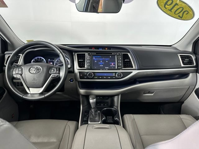 Used 2019 Toyota Highlander Limited Platinum AWD/4WD image 11
