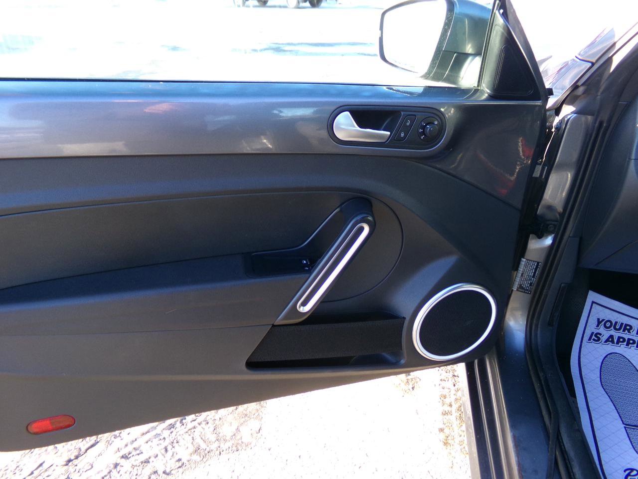 Used 2013 Volkswagen Beetle 2.5 image 8