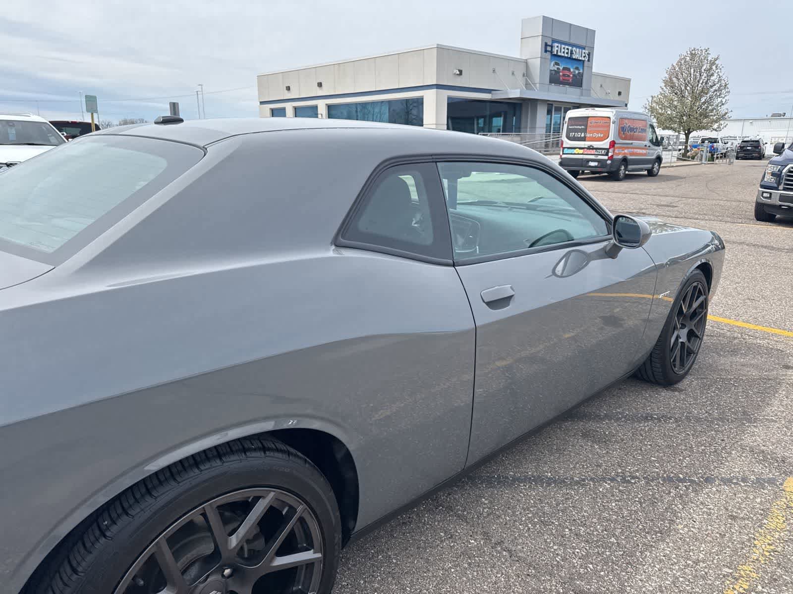 Used 2018 Dodge Challenger R/T RWD image 9