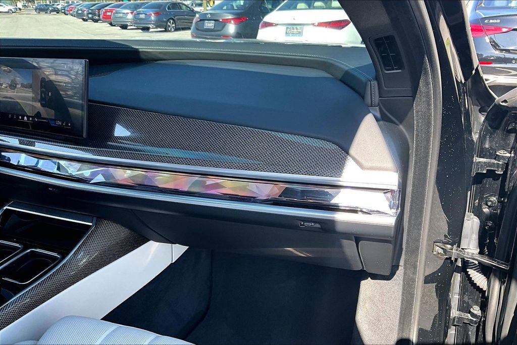 Used 2023 BMW 740i image 23