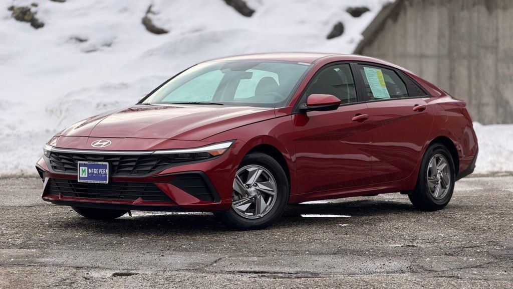 Certified 2025 Hyundai Elantra SE w/ Cargo Package