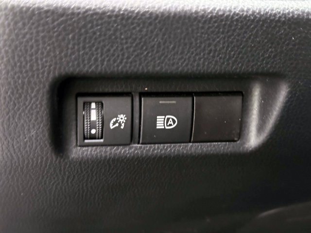 Used 2023 Toyota RAV4 LE AWD/4WD image 18