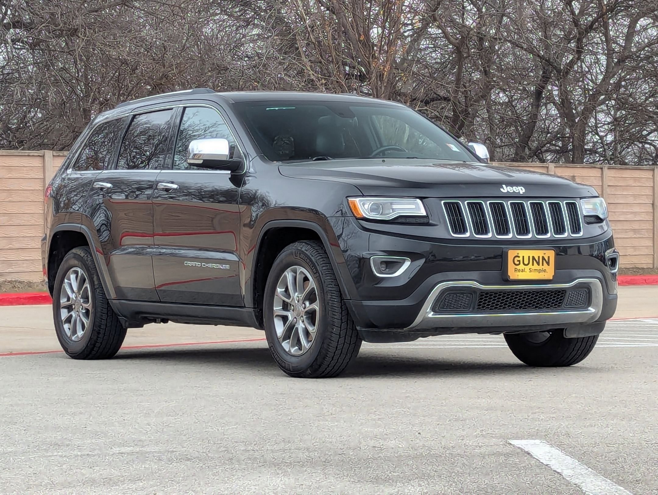 Used 2014 Jeep Grand Cherokee Limited w/ Luxury Group II image 2