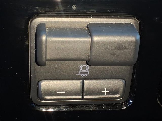 Used 2025 GMC Sierra 1500 SLT image 9