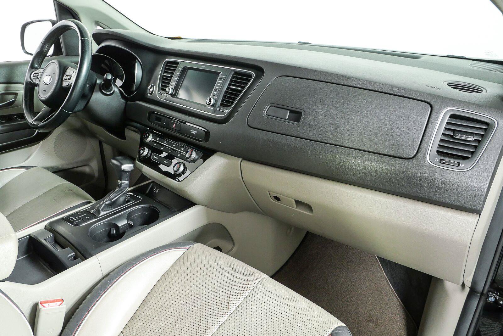 Used 2017 Kia Sedona LX w/ LX Essentials Premium Package FWD image 22