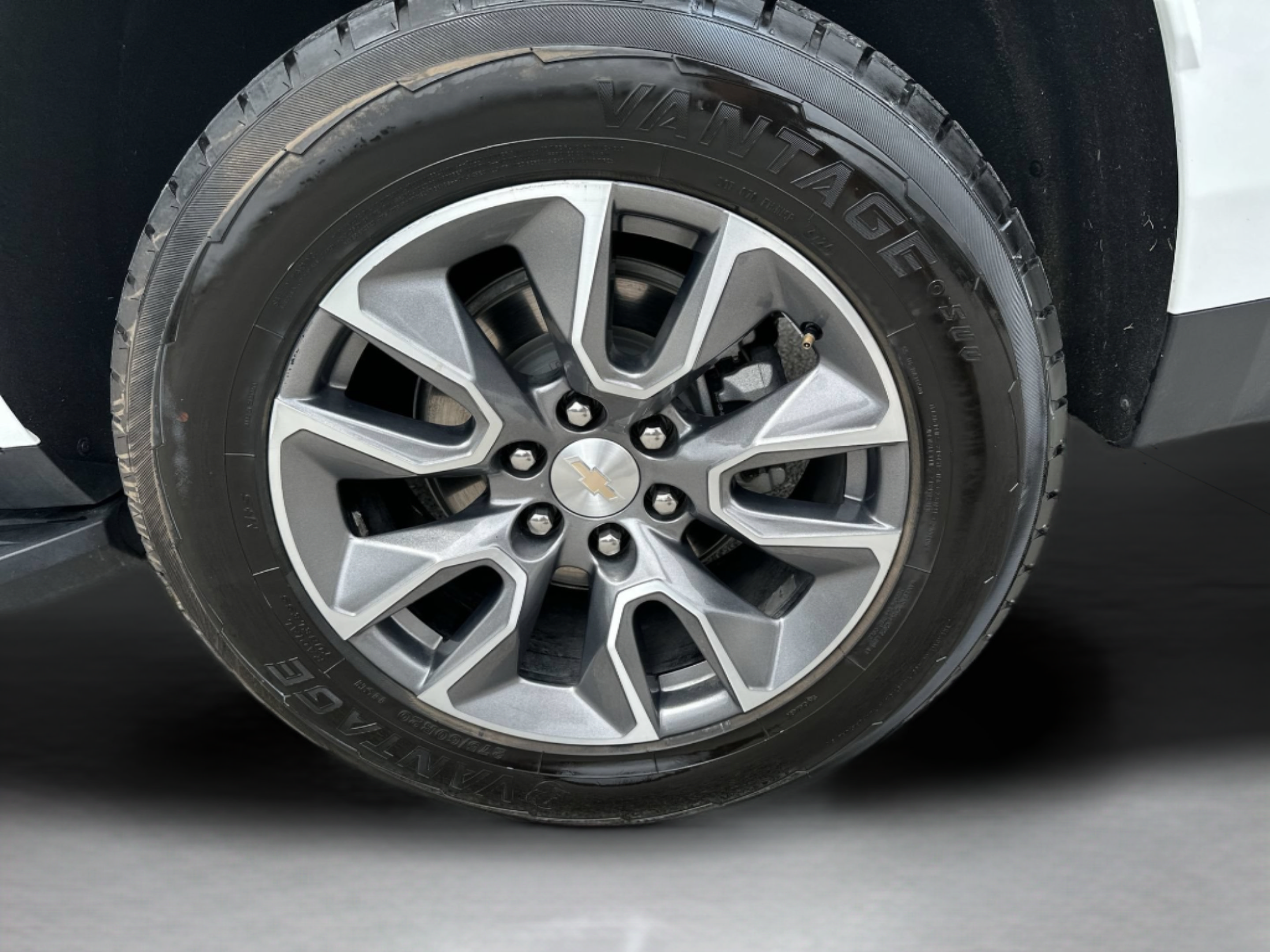 Used 2024 Chevrolet Tahoe LT w/ Luxury Package RWD image 30