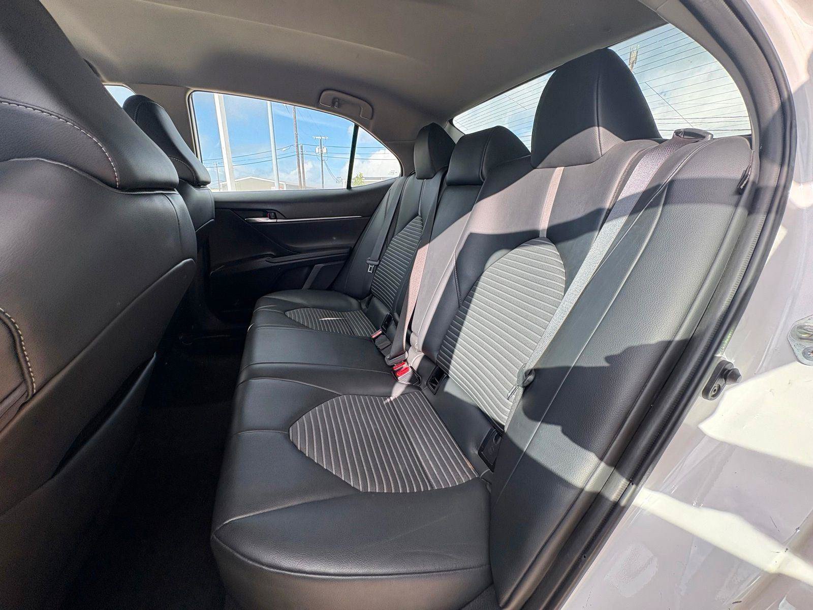 Used 2023 Toyota Camry SE FWD image 10