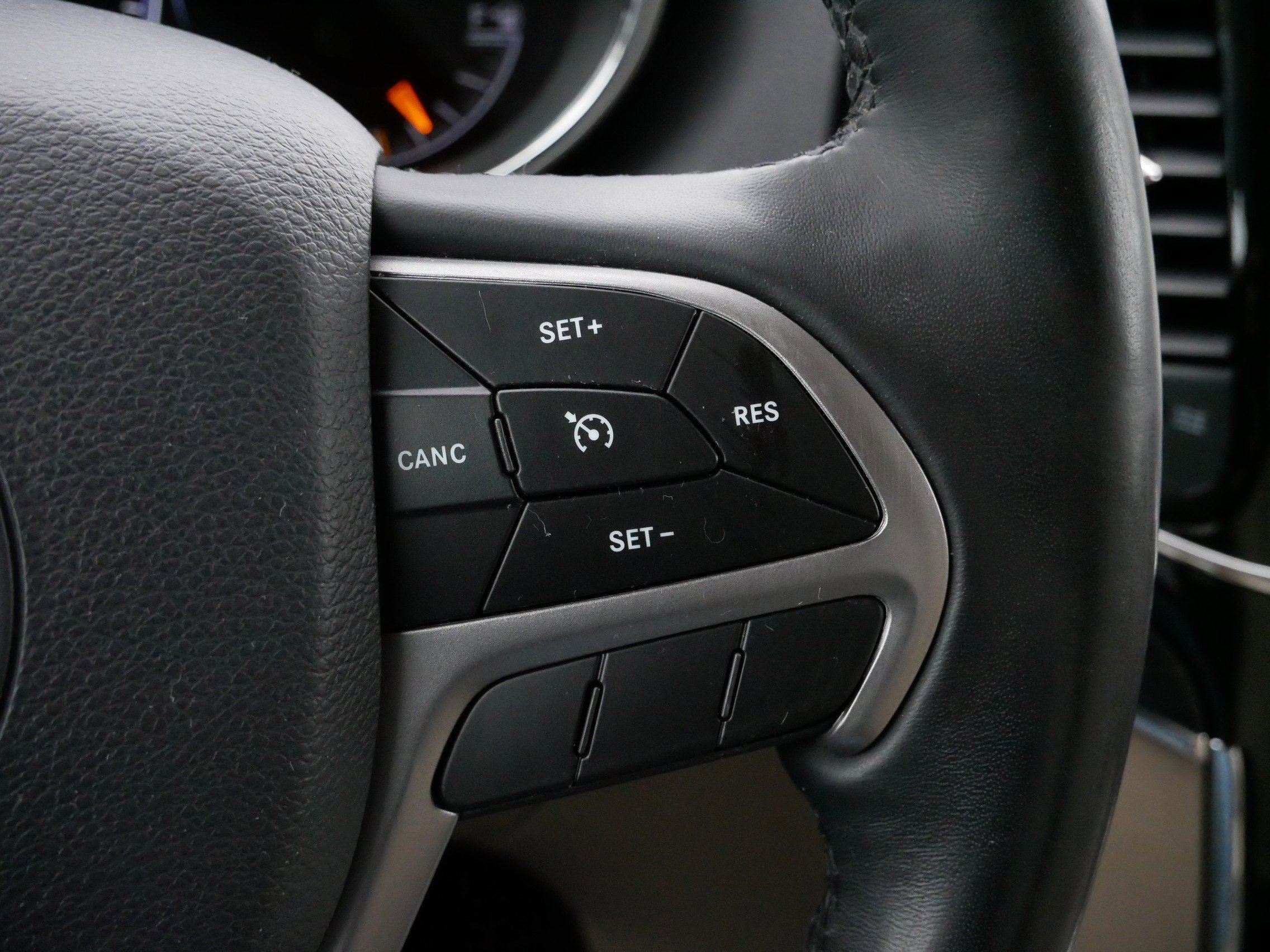 Used 2020 Jeep Grand Cherokee Limited w/ Luxury Group II image 25