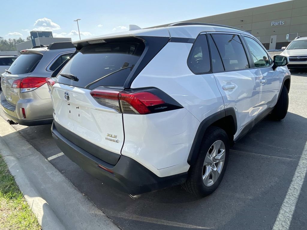 Used 2019 Toyota RAV4 XLE w/ Convenience Package image 4