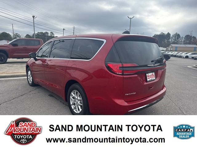 Used 2025 Chrysler Pacifica Select FWD image 5