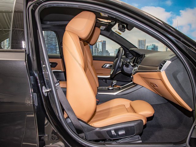 Certified 2022 BMW 330i xDrive Sedan w/ Driving Assistance Package image 21