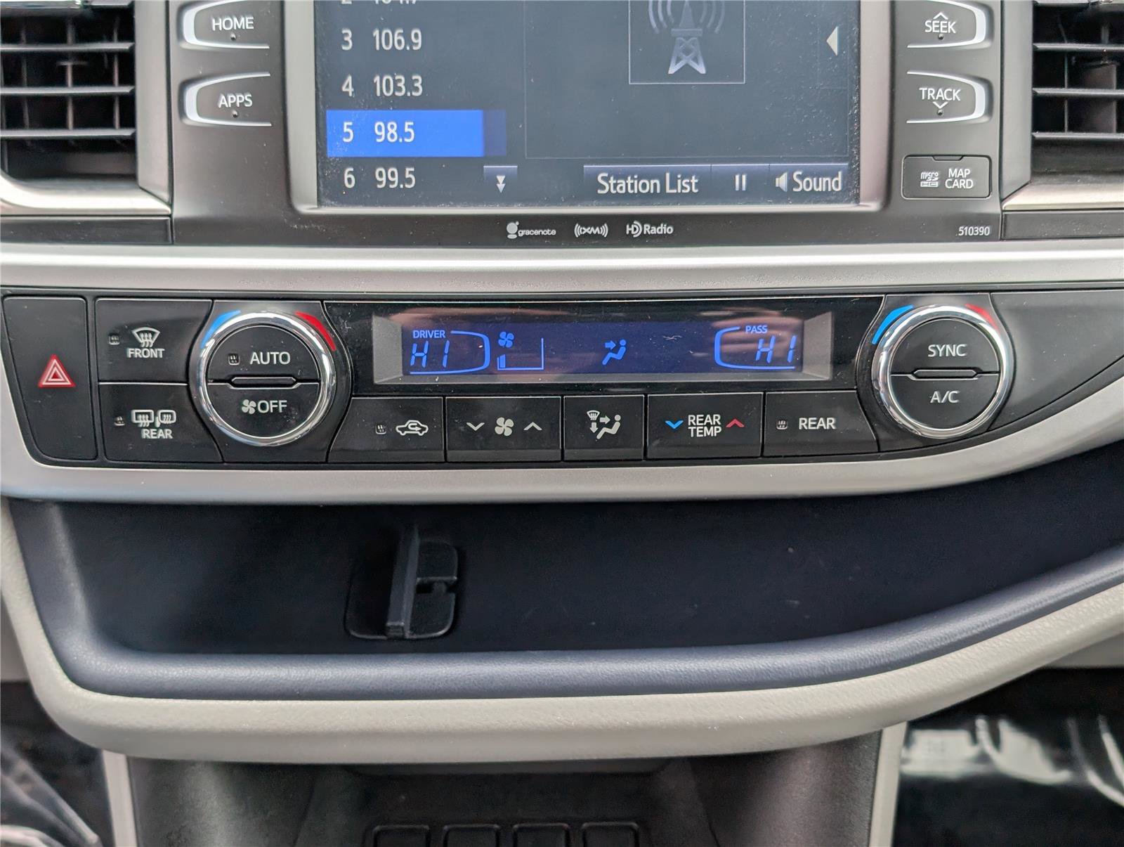 Used 2019 Toyota Highlander XLE image 28