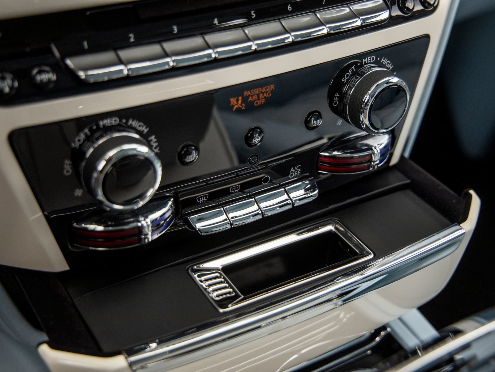 Used 2023 Rolls-Royce Phantom Extended Wheelbase w/ Leather Finishing Pack RWD image 46